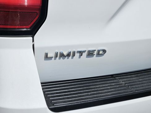 Used 2021 Ford Expedition Limited image 7