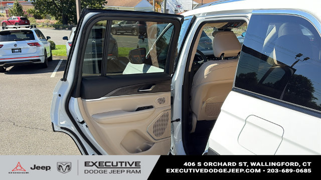 Used 2022 Jeep Grand Cherokee Limited AWD/4WD image 23