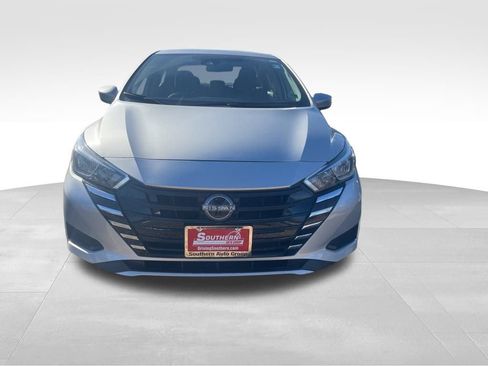 Used 2024 Nissan Versa SV image 2