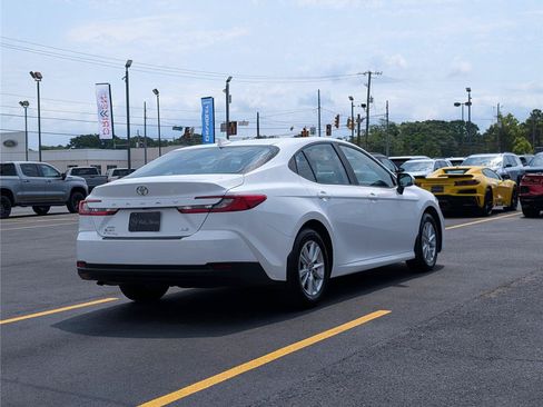 Used 2025 Toyota Camry LE w/ Convenience Package AWD/4WD image 5
