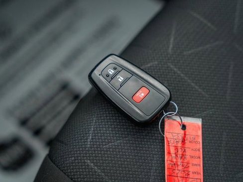 Certified 2025 Toyota RAV4 XLE image 40