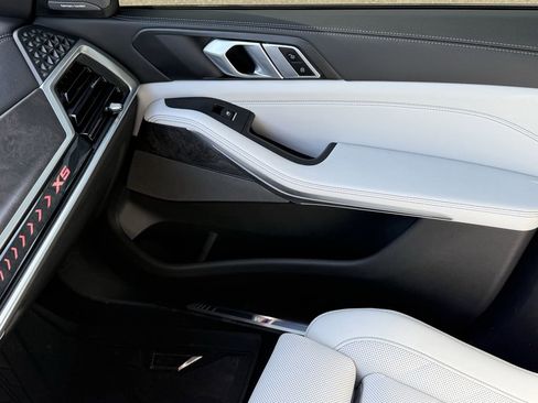 Used 2025 BMW X5 sDrive40i w/ M Sport Package image 34