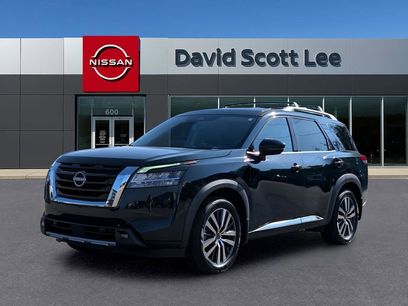 Used 2022 Nissan Pathfinder Platinum w/ Cargo Package