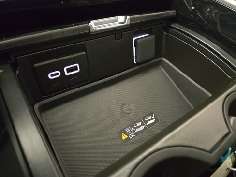 Certified 2024 GMC Yukon Denali image 28