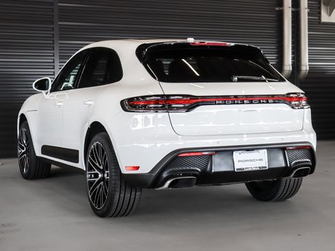 Certified 2024 Porsche Macan image 3