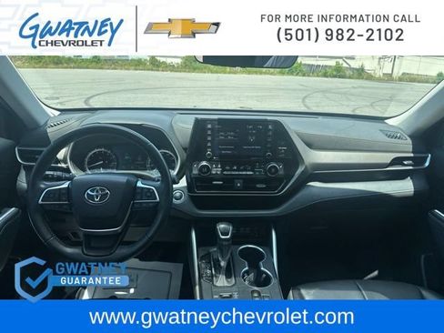 Used 2022 Toyota Highlander XLE AWD/4WD image 26