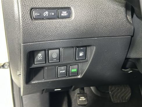 Used 2019 Nissan Rogue SV FWD image 19