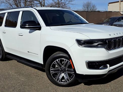 Used 2025 Jeep Wagoneer L Series II w/ 8-pass Seating Package image 1