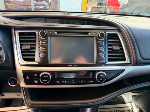 Used 2015 Toyota Highlander XLE image 12