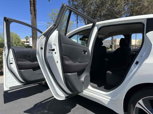 Used 2018 Nissan Leaf SV w/ SV Technology Package image 7