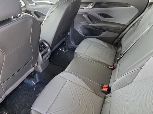 New 2025 Volkswagen Tiguan SE image 19