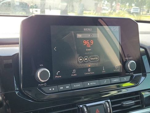 Used 2022 Nissan Pathfinder SV FWD image 22