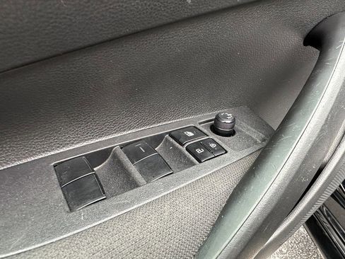 Used 2023 Toyota Corolla LE image 21