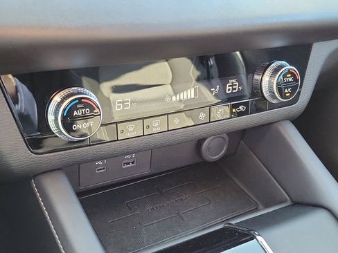 Used 2024 Mitsubishi Outlander ES image 28