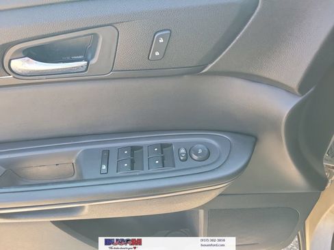 Used 2016 Chevrolet Traverse LT w/ Style and Technology Package FWD image 12
