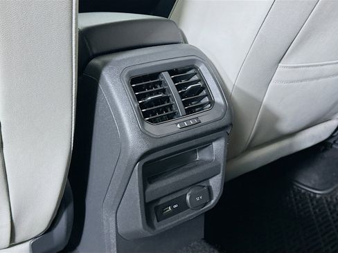 Used 2019 Volkswagen Tiguan SE FWD image 26