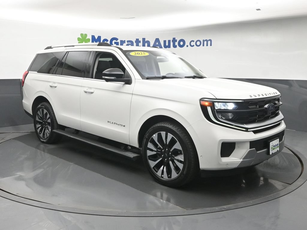 Used 2025 Ford Expedition Platinum w/ Driver's Package AWD/4WD image 2