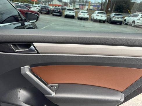 Used 2022 Volkswagen Passat 2.0T SE image 25