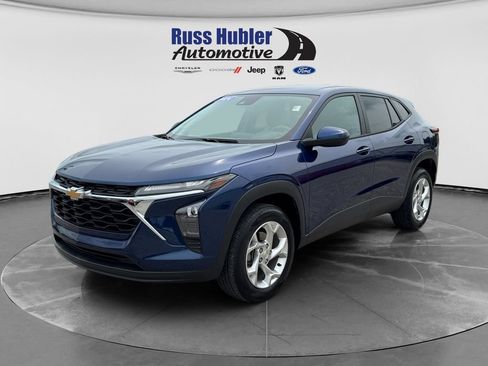Used 2024 Chevrolet Trax LS w/ LS Convenience Package FWD image 1