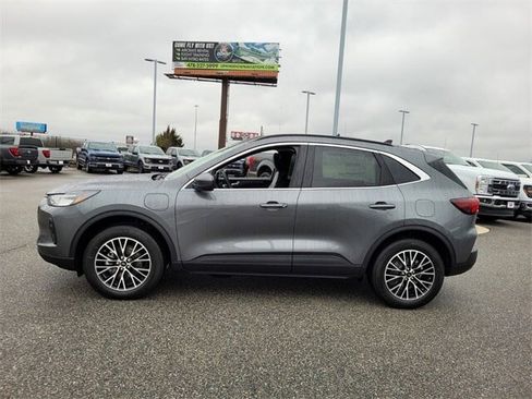 New 2025 Ford Escape SE w/ Class II Trailer Tow Package FWD image 4