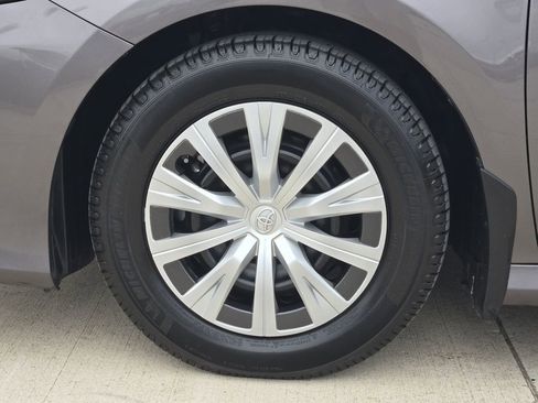 Used 2022 Toyota Camry LE FWD image 11