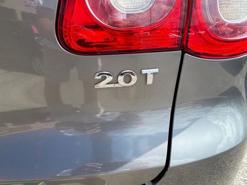 Used 2011 Volkswagen Tiguan S image 12