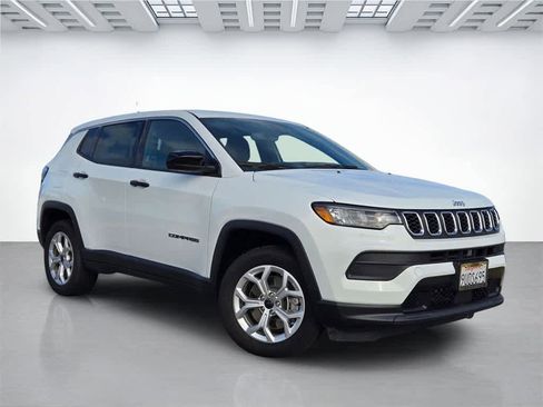 Used 2025 Jeep Compass Sport image 8