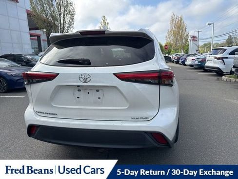 Used 2021 Toyota Highlander XLE image 6