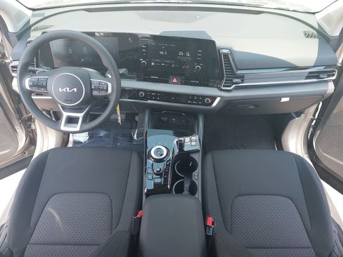 New 2025 Kia Sportage LX image 9