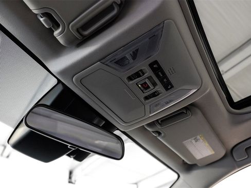 Used 2021 Toyota RAV4 XLE Premium image 34