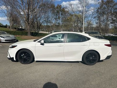 Used 2025 Toyota Camry SE w/ Convenience Package image 8