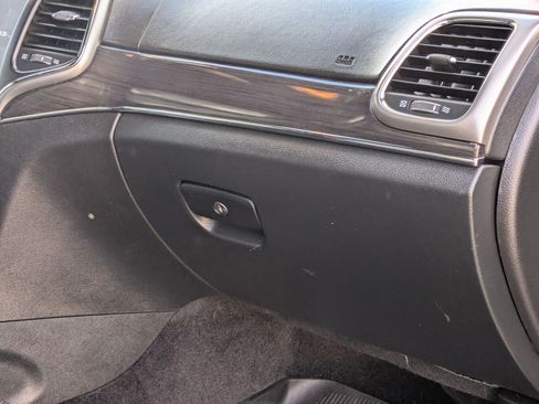 Used 2018 Jeep Grand Cherokee Overland image 21