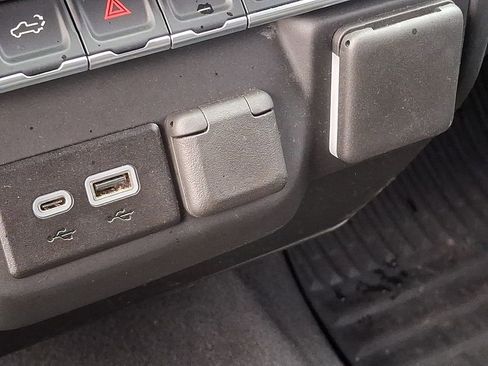 Used 2025 Chevrolet Silverado 1500 Custom image 22