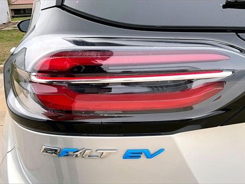 Used 2023 Chevrolet Bolt LT w/ Infotainment Package image 29