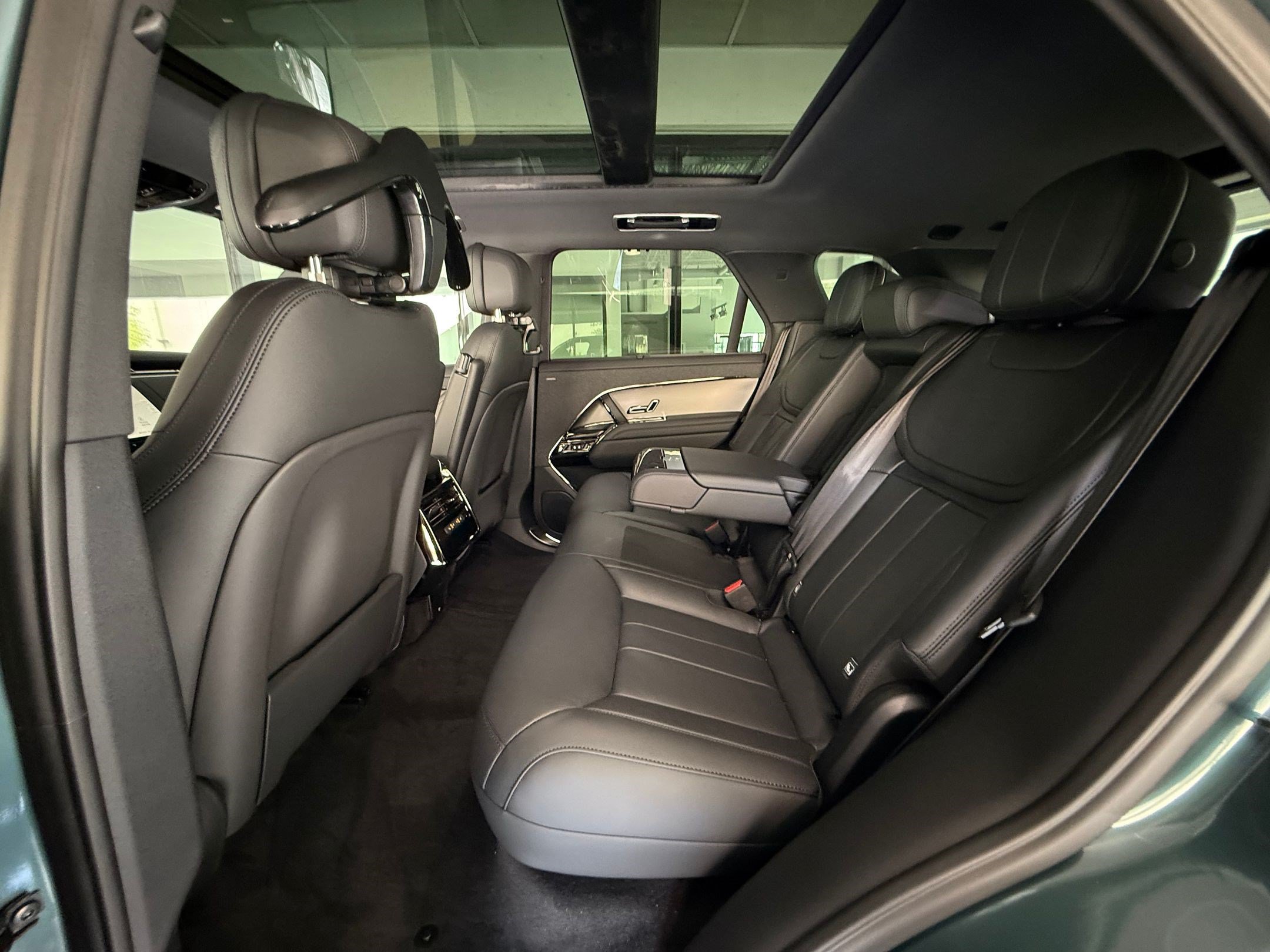 New 2026 Land Rover Range Rover Sport SE AWD/4WD image 18