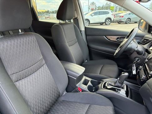 Used 2018 Nissan Rogue S image 16