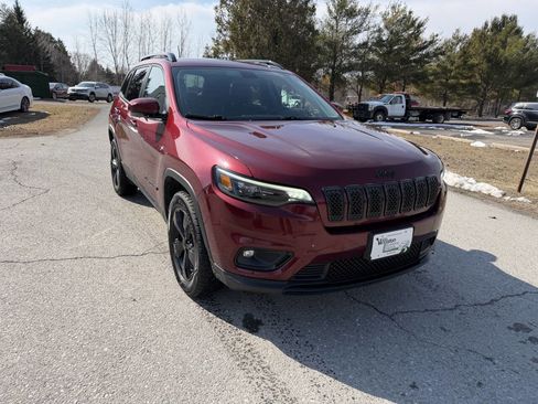 Used 2020 Jeep Cherokee Latitude Plus AWD/4WD image 7