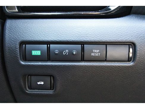 Used 2025 Nissan Sentra SV FWD image 19