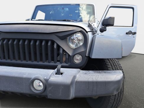 Used 2018 Jeep Wrangler Unlimited Sport S AWD/4WD image 25