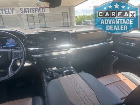 Used 2023 Chevrolet Silverado 1500 High Country w/ High Country Premium Package AWD/4WD image 2