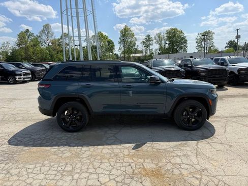 New 2026 Jeep Grand Cherokee Limited w/ Limited Altitude Package AWD/4WD image 5