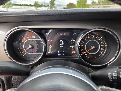 Used 2019 Jeep Wrangler Unlimited Sahara w/ Uconnect 4C Nav & Sound Group image 13