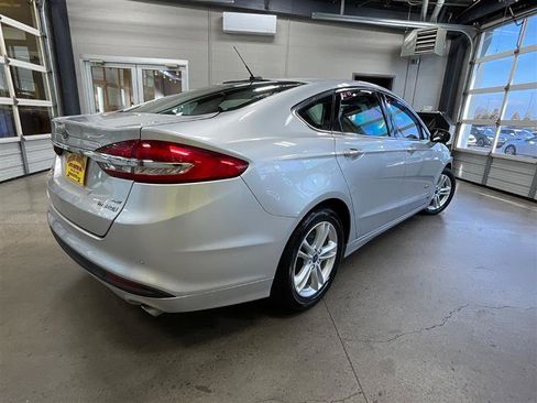 Used 2018 Ford Fusion SE w/ Equipment Group 602A FWD image 5