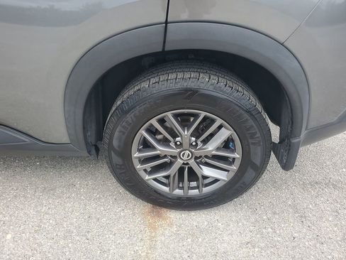 Used 2021 Nissan Rogue S image 19