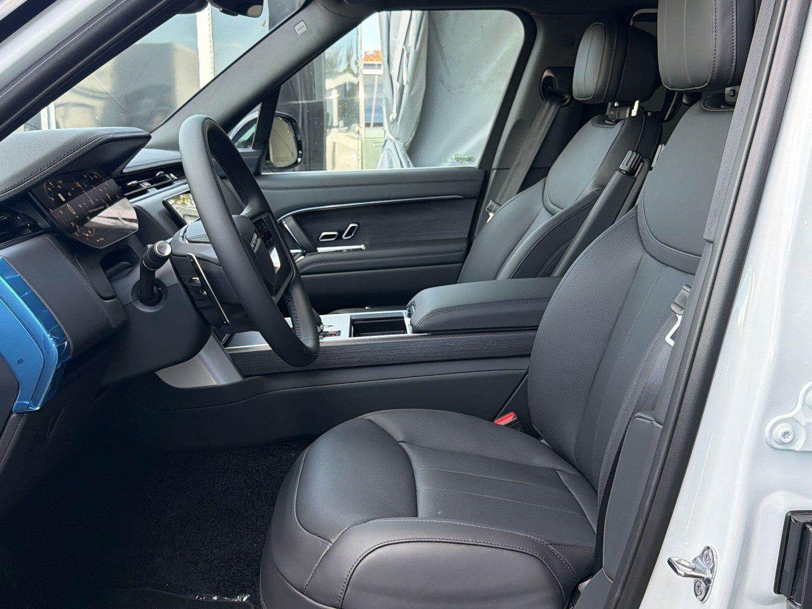 New 2026 Land Rover Range Rover Long Wheelbase SE AWD/4WD image 28