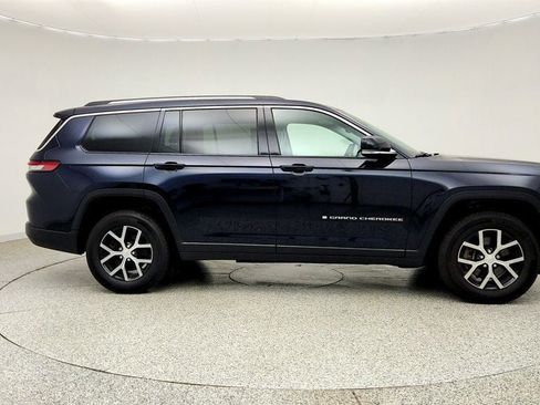 Used 2023 Jeep Grand Cherokee L Limited AWD/4WD image 4