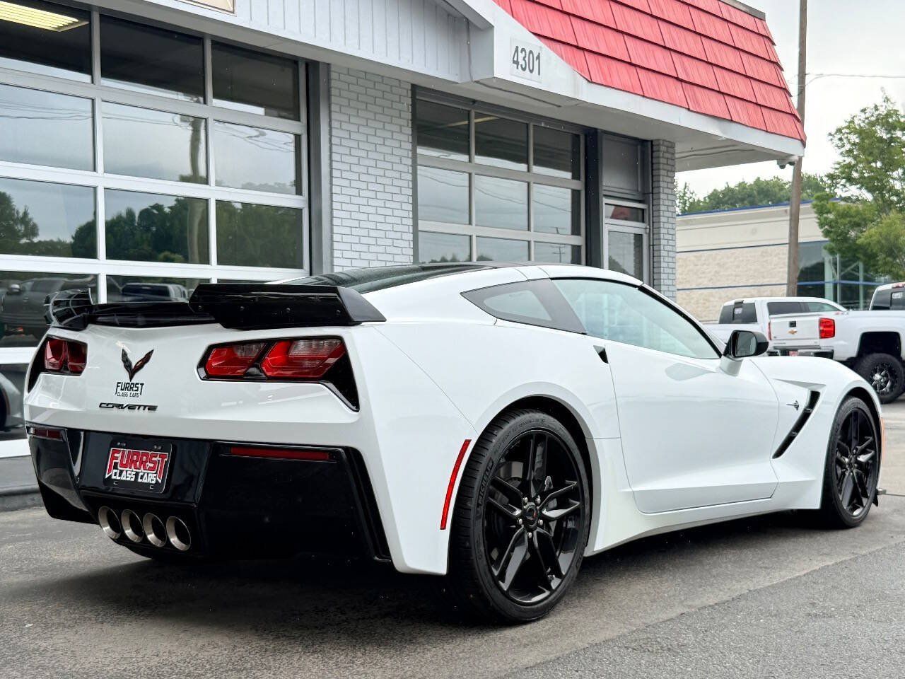 Used 2018 Chevrolet Corvette Stingray Coupe w/ Carbon Flash Badge Package RWD image 3