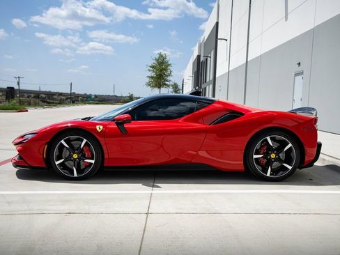 Used 2022 Ferrari SF90 Stradale AWD/4WD image 8