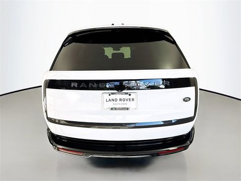 Certified 2023 Land Rover Range Rover SE image 6