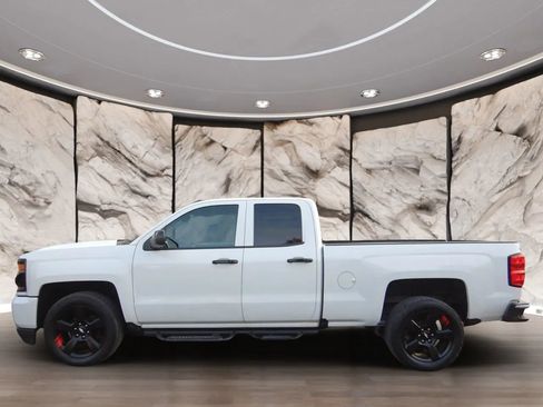 Used 2018 Chevrolet Silverado 1500 LT w/ Redline Edition image 9